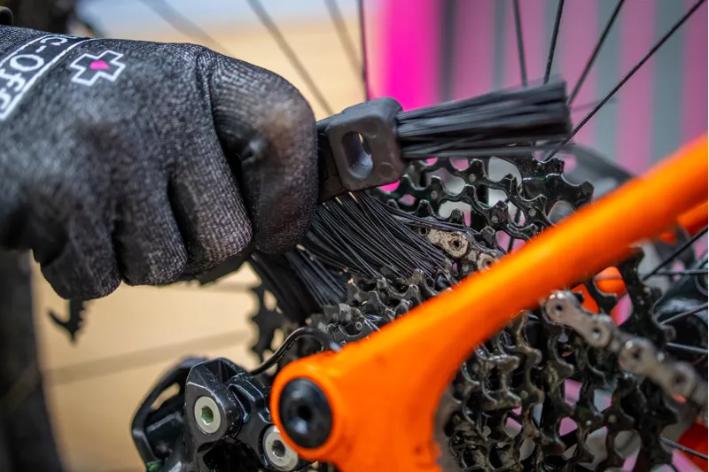 Muc-Off Claw Brush-5